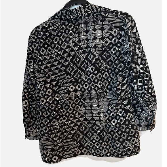 NOTATIONS- BLACK &WHITE ABSTRACT 3/4 SLEEVE 2 IN 1 BLOUSE SIZE MEDIUM - Picture 2 of 7